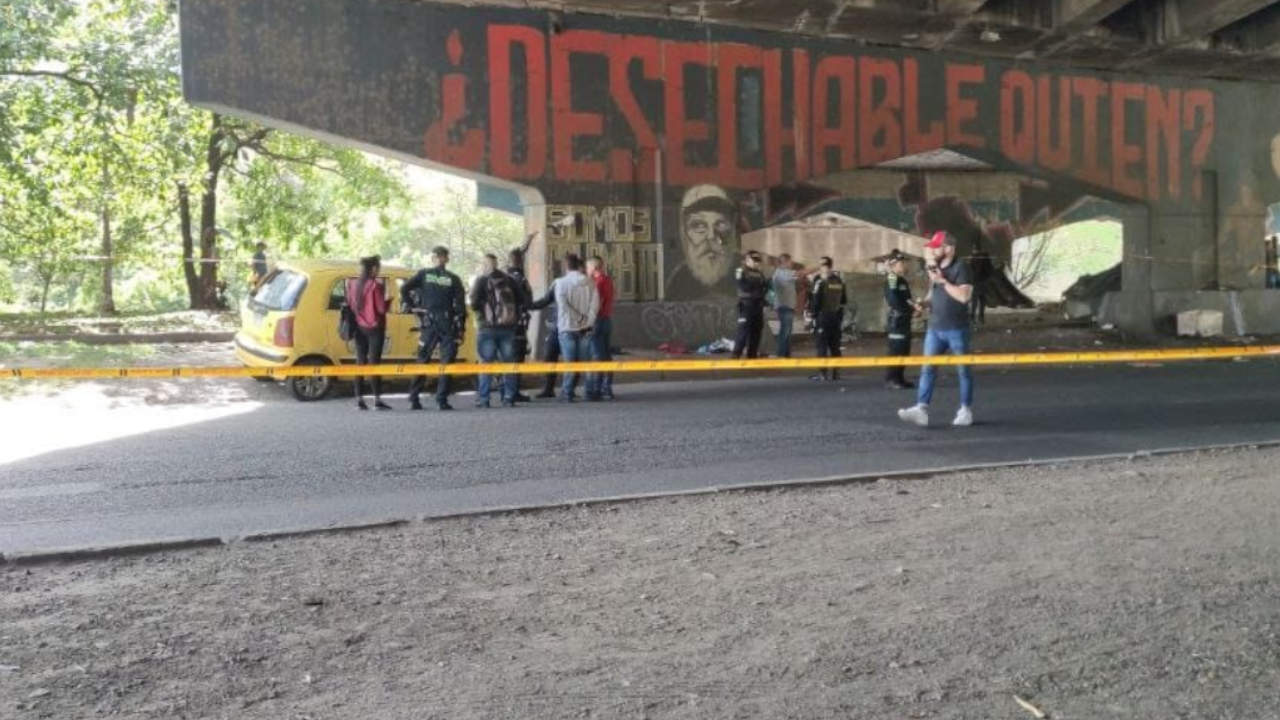 Lamentable: le quitaron la vida a una persona que se movilizaba en un taxi en Medellín