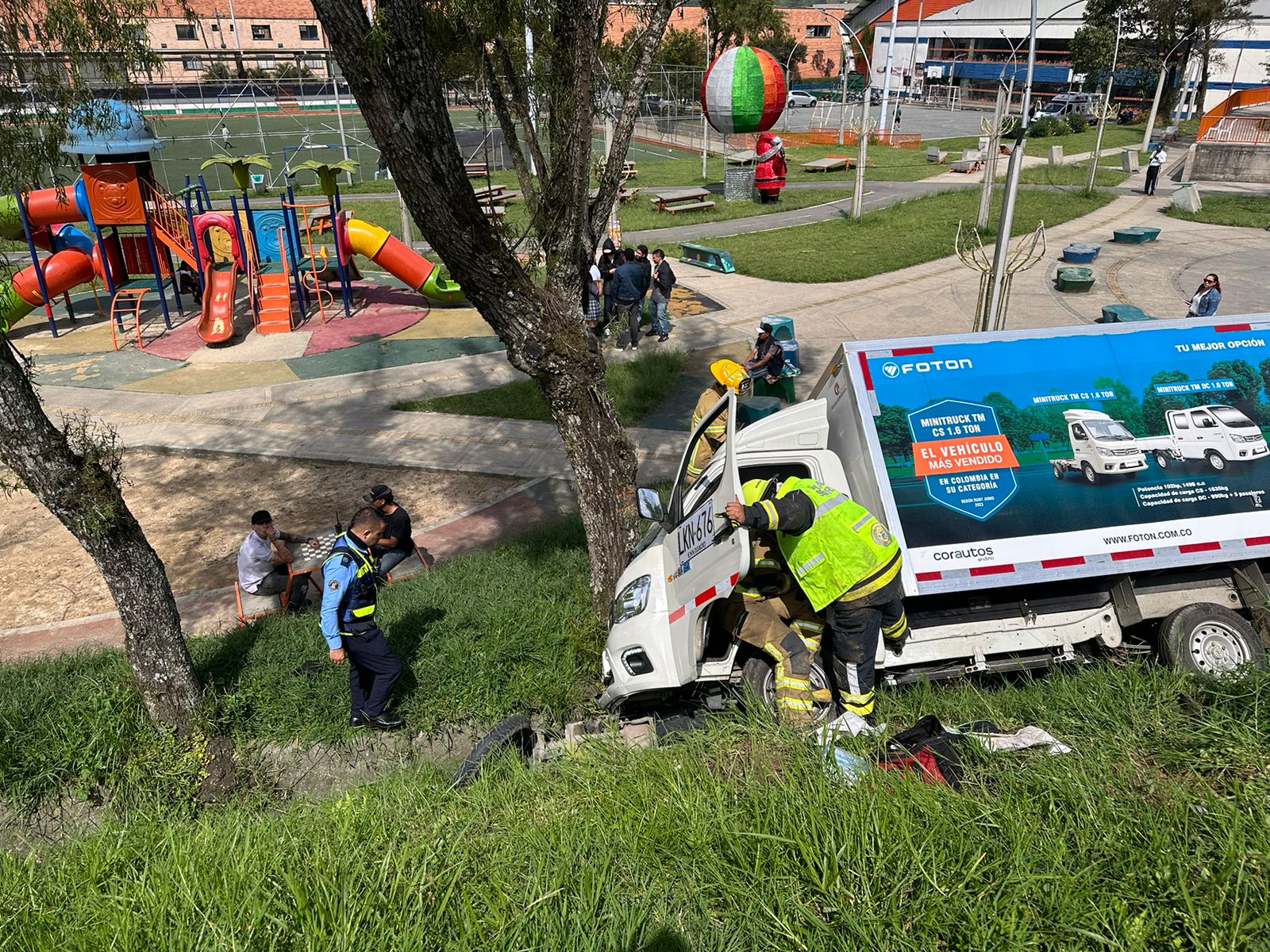Accidente en La Estrella: furgón colisiona con una moto 1 Accidente en La Estrella