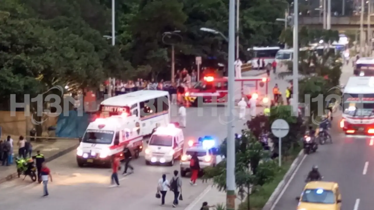 Fuerte accidente de tránsito se registró por la estación Envigado del Metro
