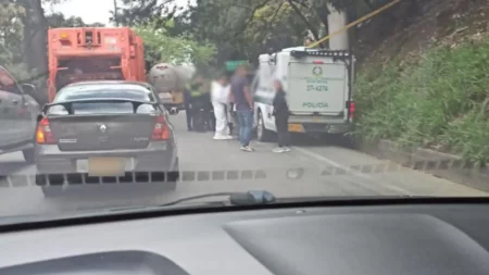 -Encuentran-un-hombre-sin-vida-dentro-de-un-carro-por-la-estacion-Tricentenario