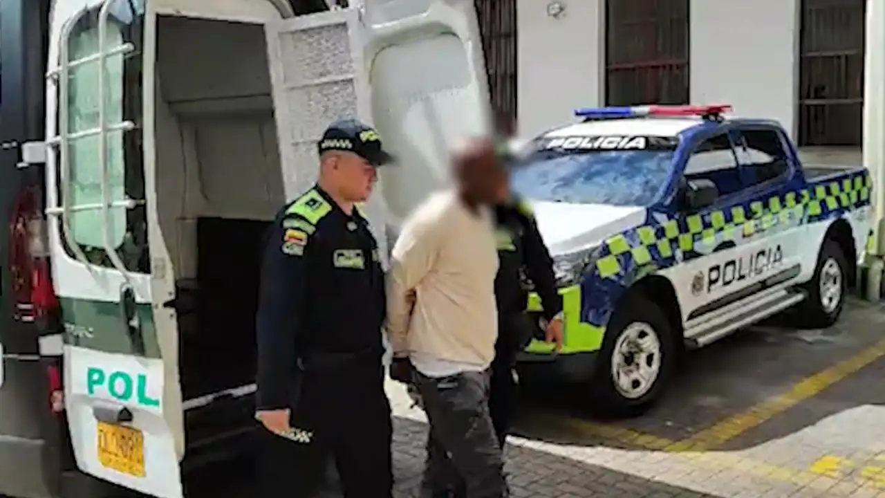 Hombre-agredio-con-un-machete-a-su-esposa-en-el-centro-de-Medellin