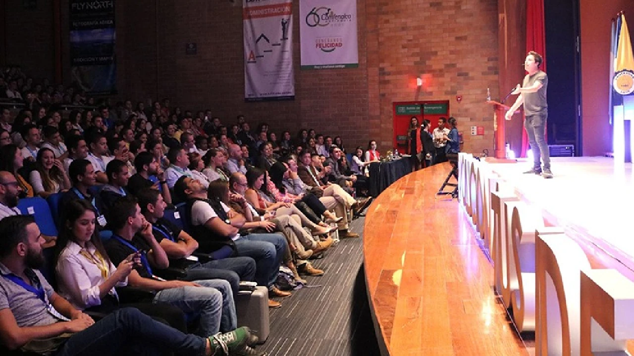 Jóvenes estudiantes debaten sobre liderazgo, innovación y futuro: hoy inicia Expo Gerenciar 2024