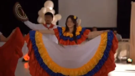 Quinceañera estadounidense no bailó vals en su fiesta sino ‘la Pollera Colorá’