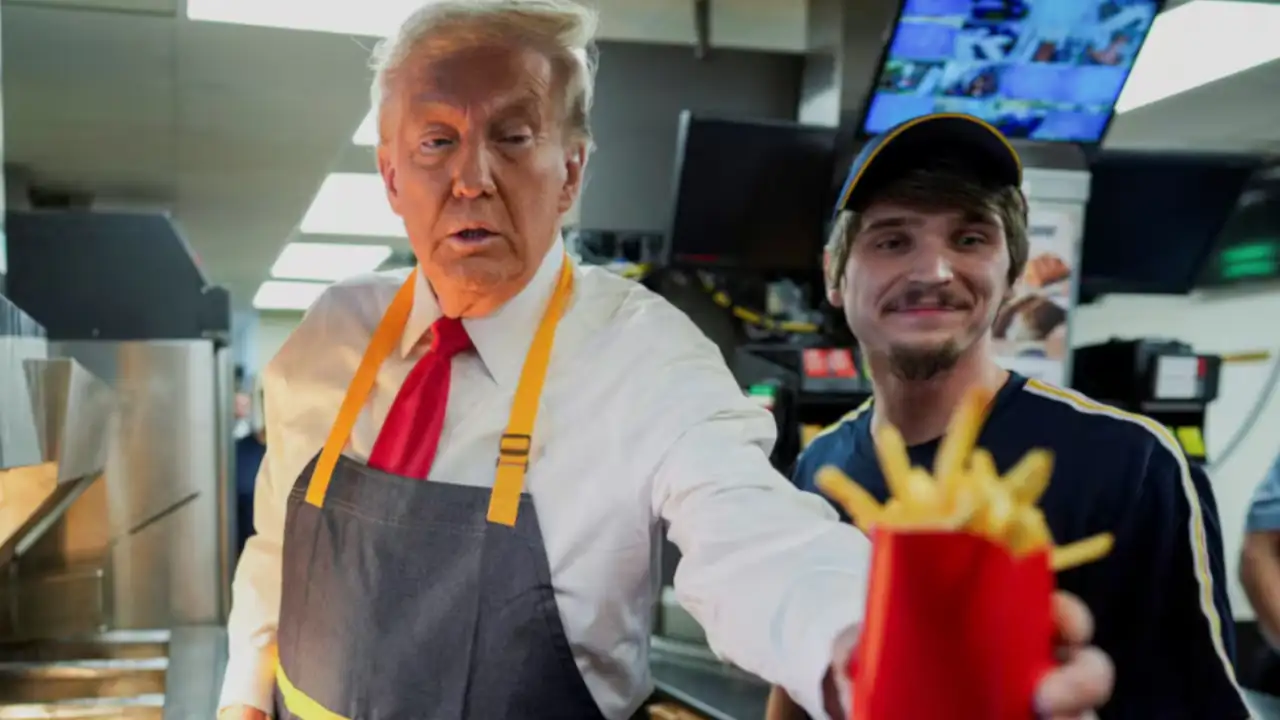 Donald Trump se puso el uniforme de McDonald 's, frito papas y atendió el servicio de drive-thru , ¿por qué hizo esto? 1 Donald-Trump-