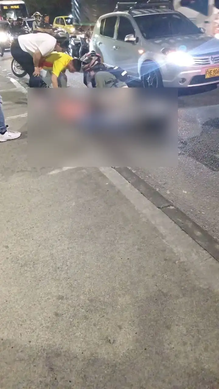 Motociclista perdió la vida al colisionar con un camión entre La Iguaná y la vía 4.1, en Medellín 1 Motociclista perdió la vida al colisionar con un camión entre La Iguaná y la vía 4.1, en Medellín