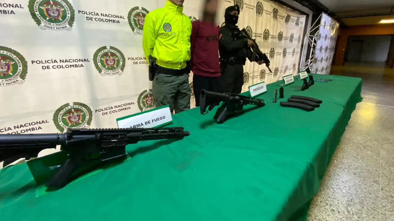 En electrodomésticos: así camuflaban grandes cargamentos de armas que enviaban desde Miami a Medellín 1 armas-incautadas-robledo-miami1