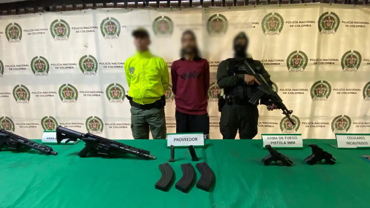 En electrodomésticos: así camuflaban grandes cargamentos de armas que enviaban desde Miami a Medellín 3 armas-incautadas-robledo-miami3