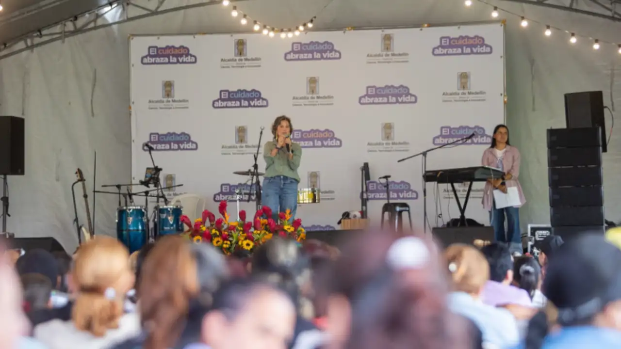 ¡Qué bonita labor! 1.000 madres comunitarias de Medellín reciben reconocimiento por su aporte al bienestar infantil 1 madres-comunitarias-