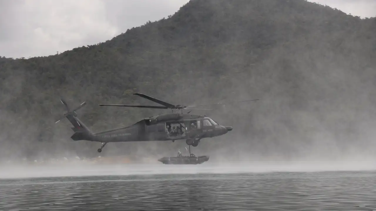 Impresionante simulacro de rescate en Guatapé: así se entrenan los pilotos y comandos de la FAC