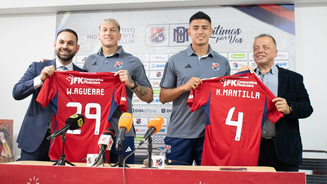 ¡Con camisa y todo! Presentaron a Kevin Mantilla y Washington Omar Aguerre
