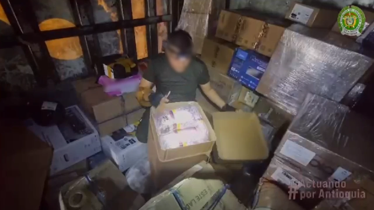 Ilegales envían droga en camiones bajo modalidad de encomienda: en Antioquia se incautaron 15 kilos de marihuana 1 marihuana-hallada-cargamento-camion-encomienda-antioquia2