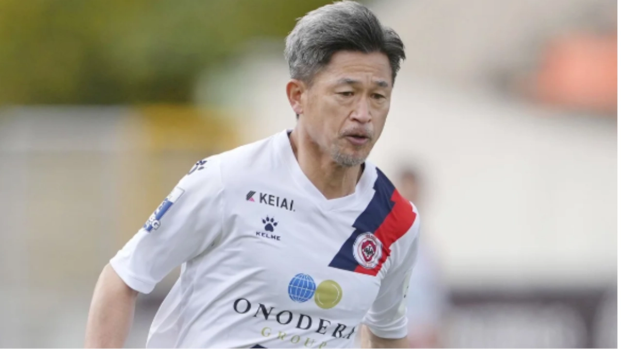 ¡Una leyenda! El jugador de fútbol más veterano del mundo cumple 58 años