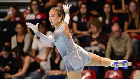 Alina Erb, campeona de la Copa Europa de patinaje artístico entrena en Medellín