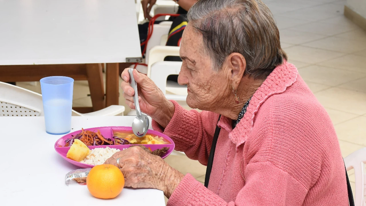 Itagüí distribuyó 72.930 raciones de comida y apoyó a 400 personas vulnerables con comedores comunitarios en 2024 4 seguridad-alimentaria-itagui-comedores2