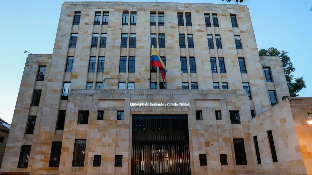 Gobierno de Petro solicitó anular el embargo de las cuentas de la Nación por deuda con EPM 1 Hacienda busca revertir embargo tras fallo judicial