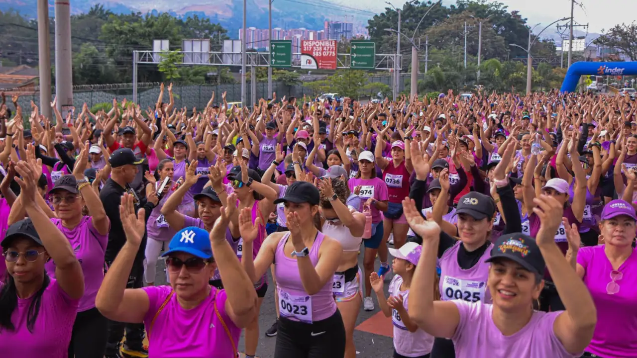 Más de 2.000 personas participaron en la carrera de la Mujer 5K en Bello