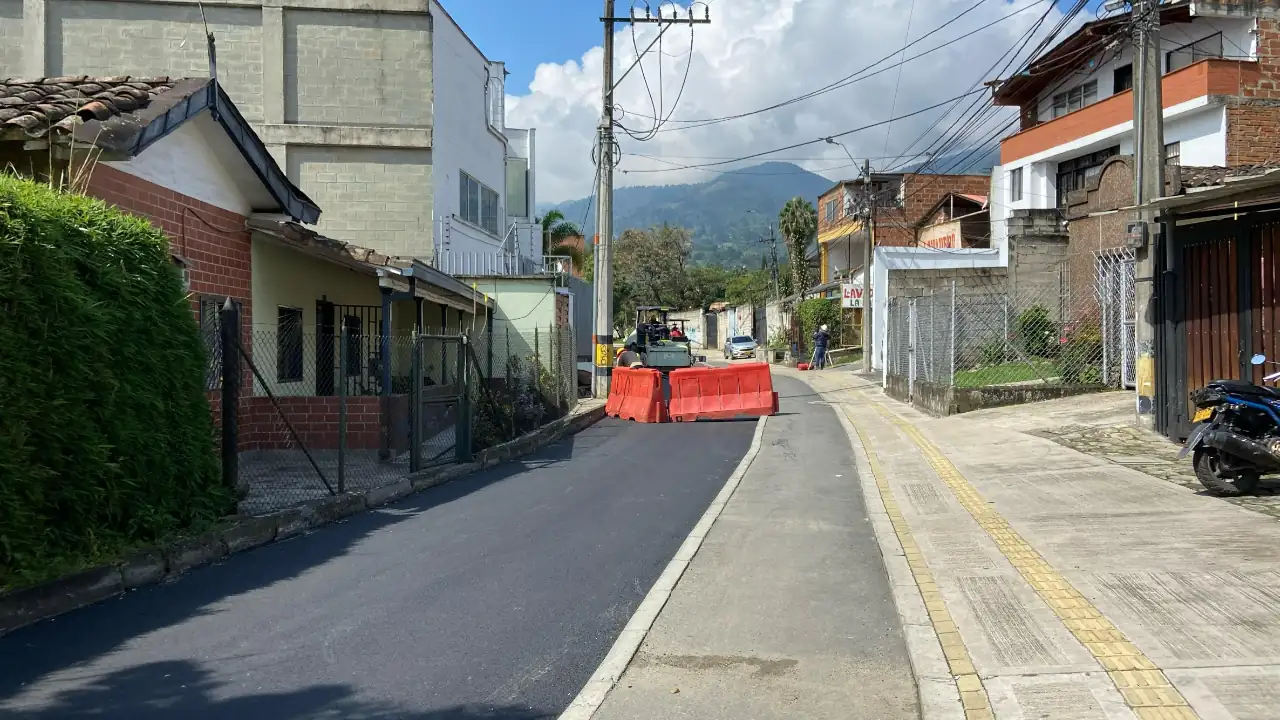 En La Estrella, la antigua vía férrea se convierte en un camino para peatones y ciclistas