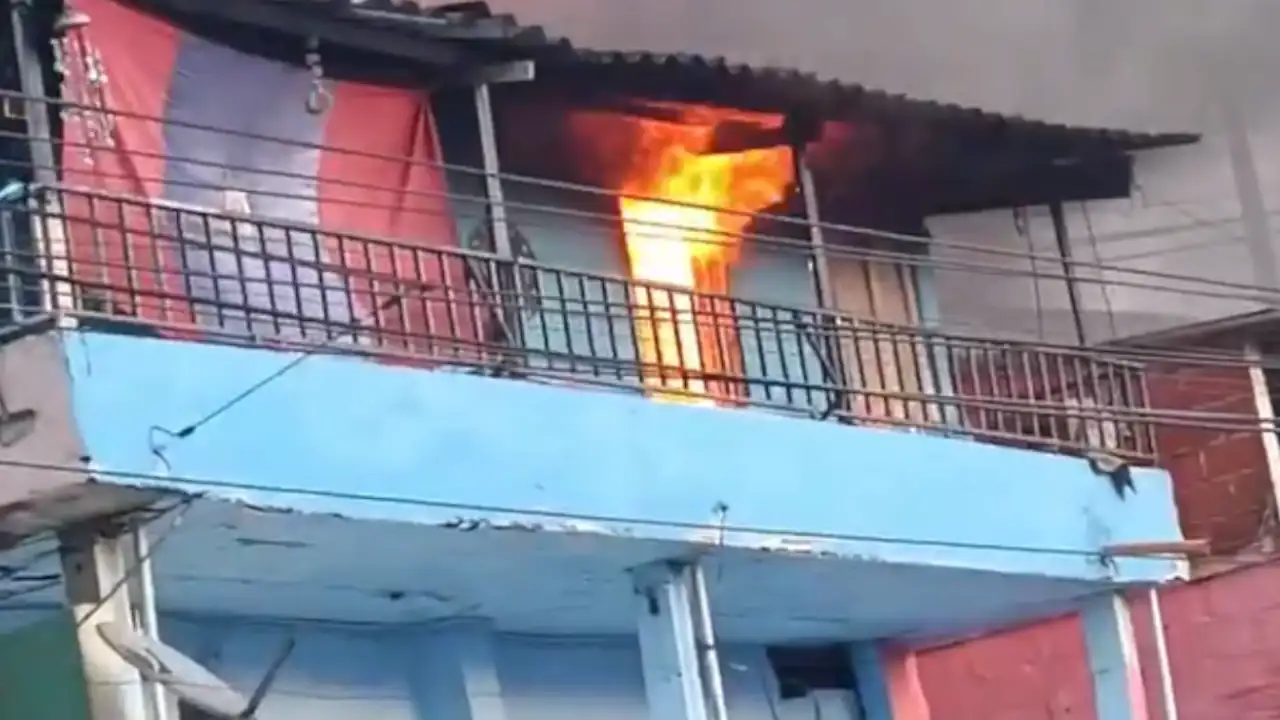 Incendio en el segundo piso de una vivienda fue controlado por Bomberos Medellín