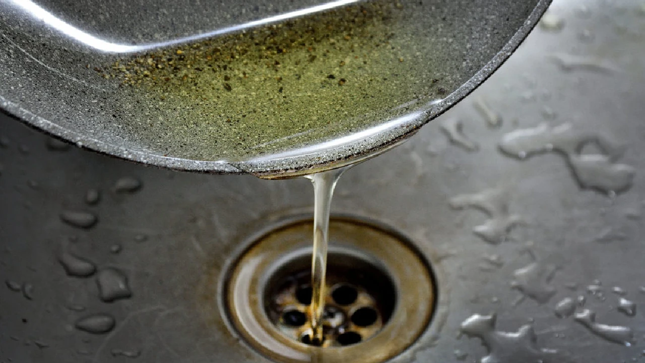 campaña-laceja-evitar-verter-aceites-alcantarillas
