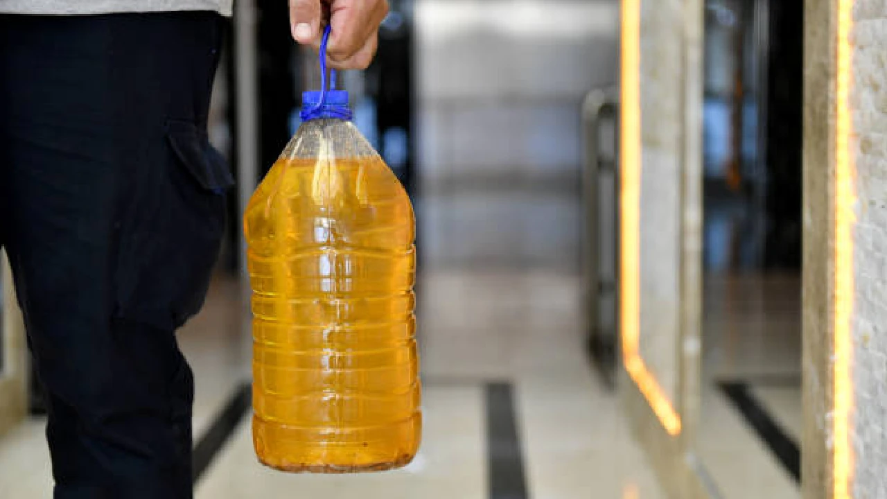 En La Ceja hacen un llamado a los residentes para que no viertan aceites en las alcantarillas y así evitar emergencias 2 campaña-laceja-evitar-verter-aceites-alcantarillas2