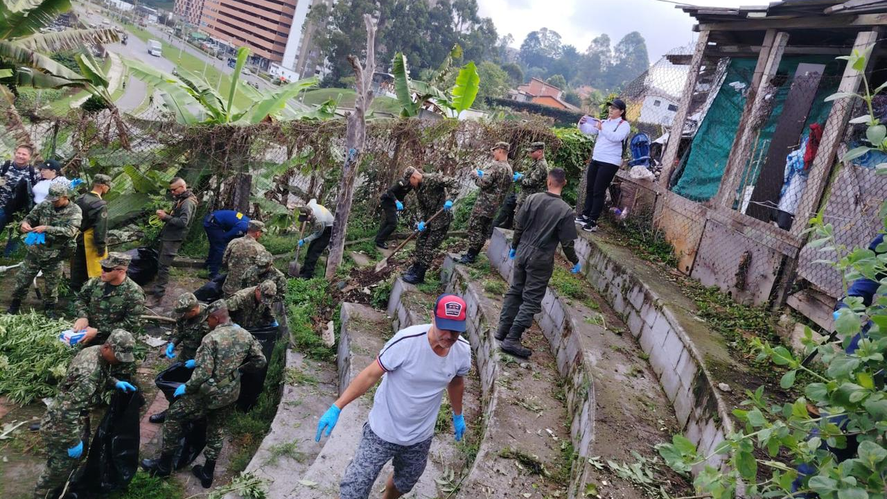 Ejército apoyó jornada de limpieza y recuperación de espacio público en Rionegro 3 jornada-limpieza-ejercito-nacional-oriente-antioquia