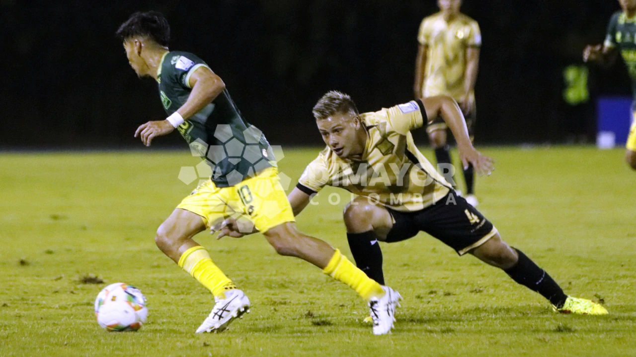 Rionegro Águilas no alza vuelo y volvió a perder en su nido, un autogol le dio la primera victoria en el torneo a Bucaramanga 4 rionegro-aguilas-nueva-derrota-liga-colombiana-bucaramanga1