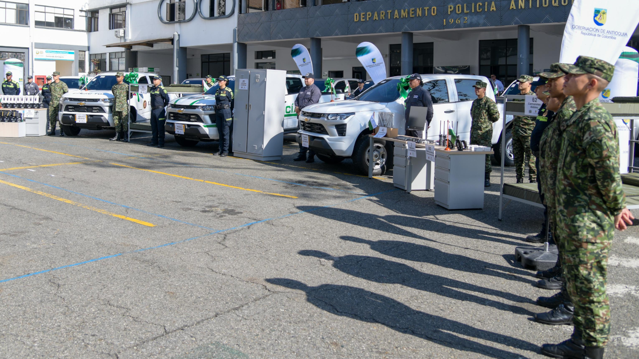 Fuerza Pública de Antioquia recibió 15 automotores y 176 elementos tecnológicos que mejorarán la operatividad 5 vehiculos-dispositivostecnologicos-materialintendencia-fuerzapublica-antioquia