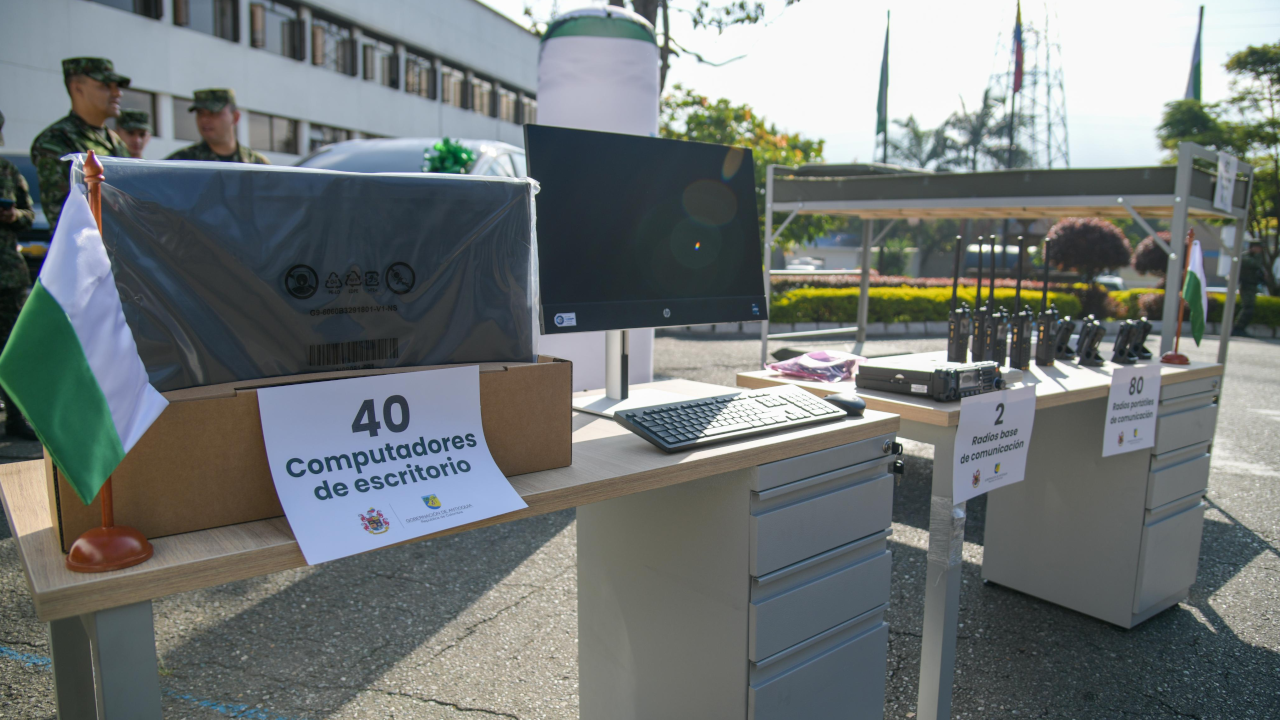 Fuerza Pública de Antioquia recibió 15 automotores y 176 elementos tecnológicos que mejorarán la operatividad 4 vehiculos-dispositivostecnologicos-materialintendencia-fuerzapublica-antioquia3