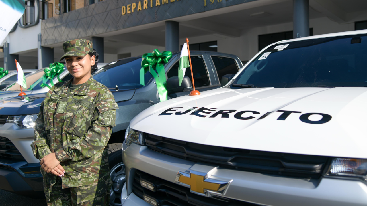 Fuerza Pública de Antioquia recibió 15 automotores y 176 elementos tecnológicos que mejorarán la operatividad 2 vehiculos-dispositivostecnologicos-materialintendencia-fuerzapublica-antioquia4