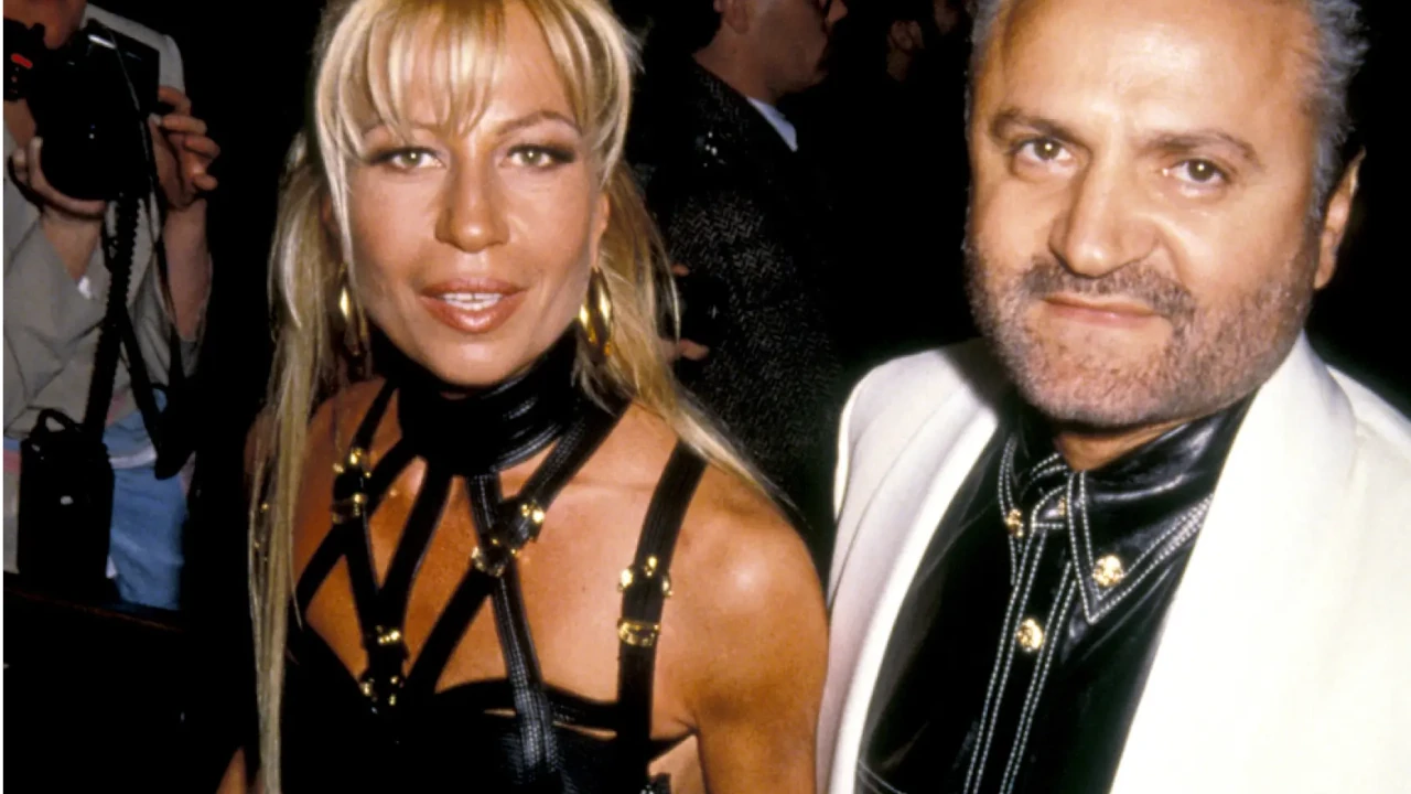 Donatella Versace se despide de su cargo como directora artística de Versace 1 versace