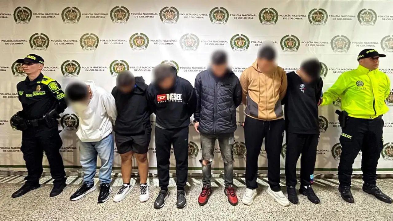 Operativo en Medellín deja seis capturados y más de 6 mil zapatos decomisados 1 Operativo en Medellín deja seis capturados y más de 6 mil zapatos decomisados