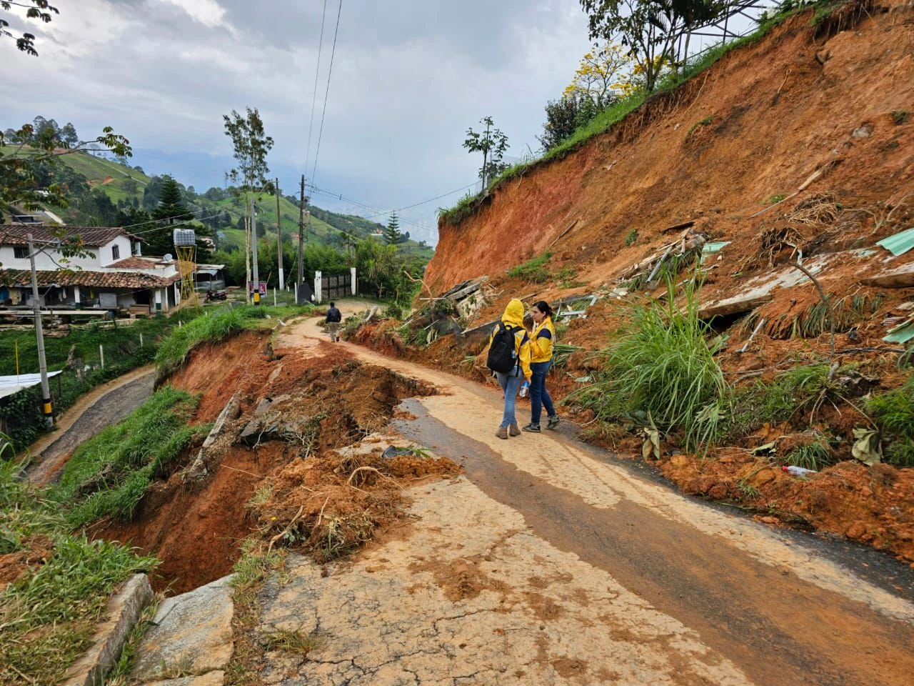 ¡Para evitar más tragedias! DAGRD recomienda 225 evacuaciones definitivas y 94 temporales en Altavista 3 DAGRD 3