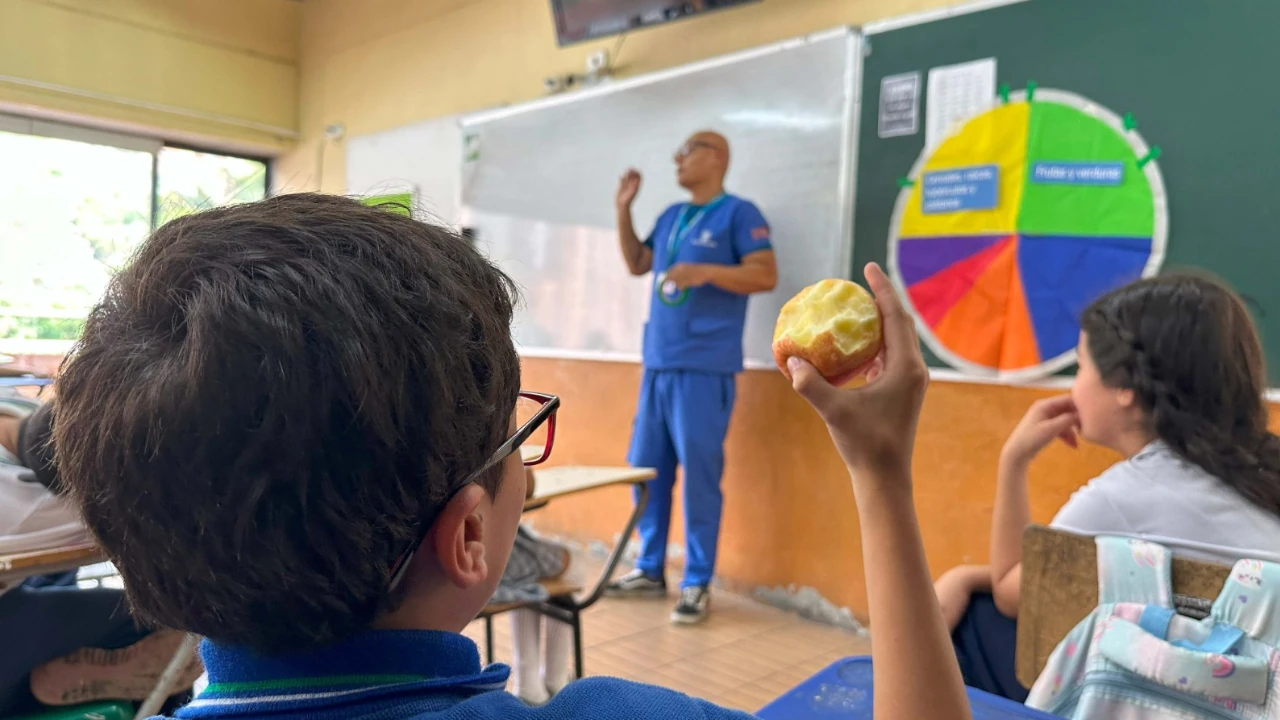 Programa “Medellín Te Quiere Saludable” llega a instituciones educativas, hogares y tiendas escolares