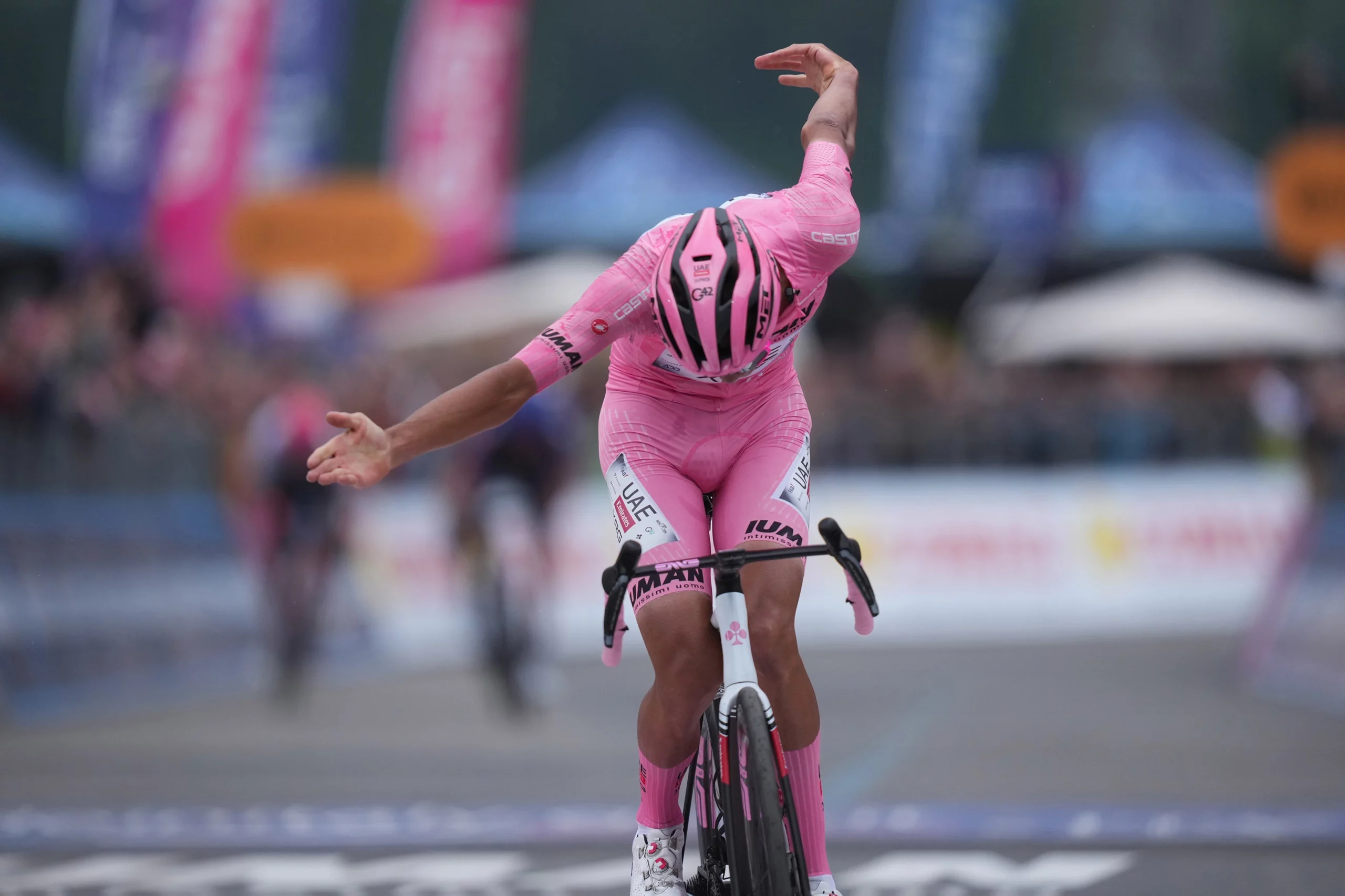 El mexicano Isaac del Toro se consolidó como líder del Giro de Italia 2025: así quedó la clasificación general 1 Isaac del toro 1 scaled