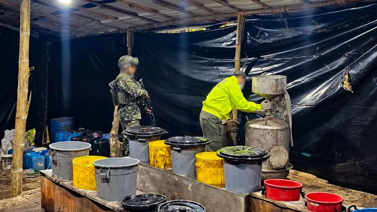 Golpe a finanzas ilegales del Clan del Golfo: Ejército incauta más de 2,5 toneladas de cocaína en Antioquia 3 laboratorio-clorhidrato-cocaina-clangolfo-desmantelado-elpeñol2