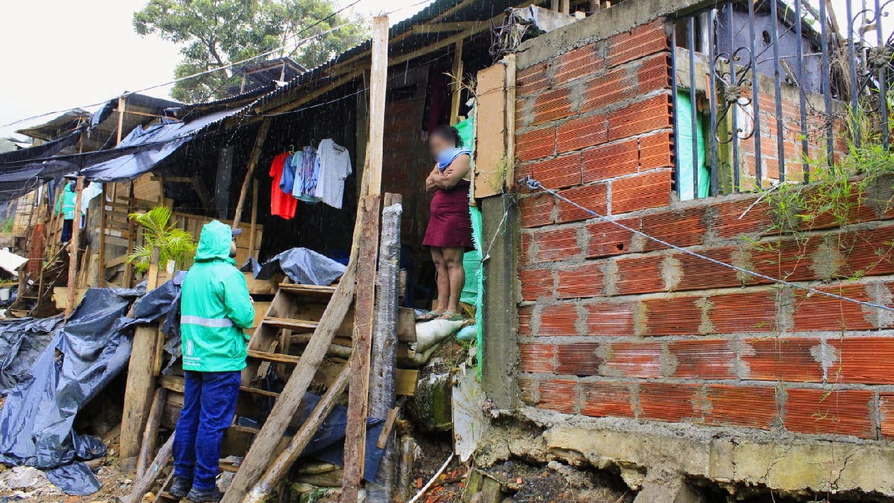 En Santa Margarita 24 familias fueron sensibilizadas por riesgos debido a la cercanía con quebrada La Iguana 2 riesgos-temporada-lluvias-viviendas-santamargarita-ribera-quebrada-laiguana1