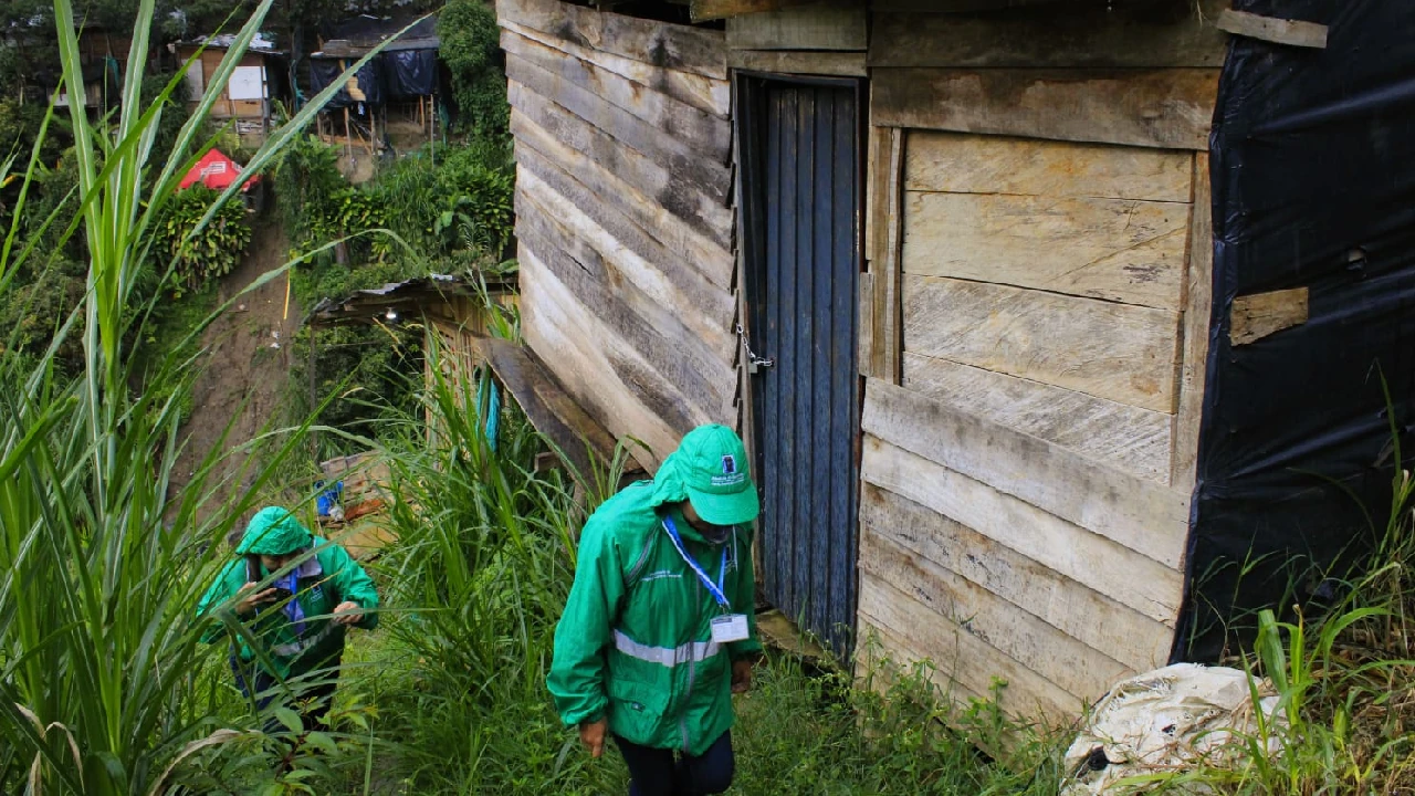 En Santa Margarita 24 familias fueron sensibilizadas por riesgos debido a la cercanía con quebrada La Iguana 4 riesgos-temporada-lluvias-viviendas-santamargarita-ribera-quebrada-laiguana2