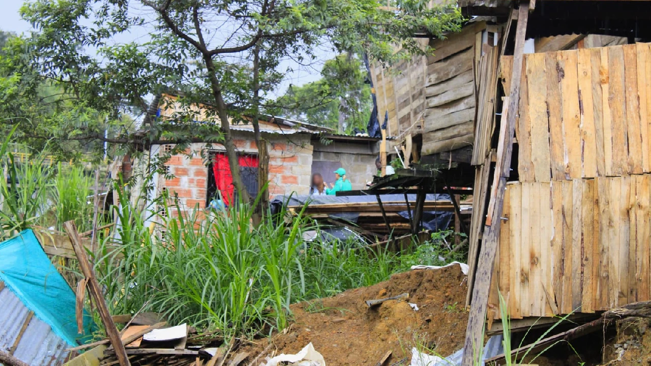 En Santa Margarita 24 familias fueron sensibilizadas por riesgos debido a la cercanía con quebrada La Iguana 3 riesgos-temporada-lluvias-viviendas-santamargarita-ribera-quebrada-laiguana3