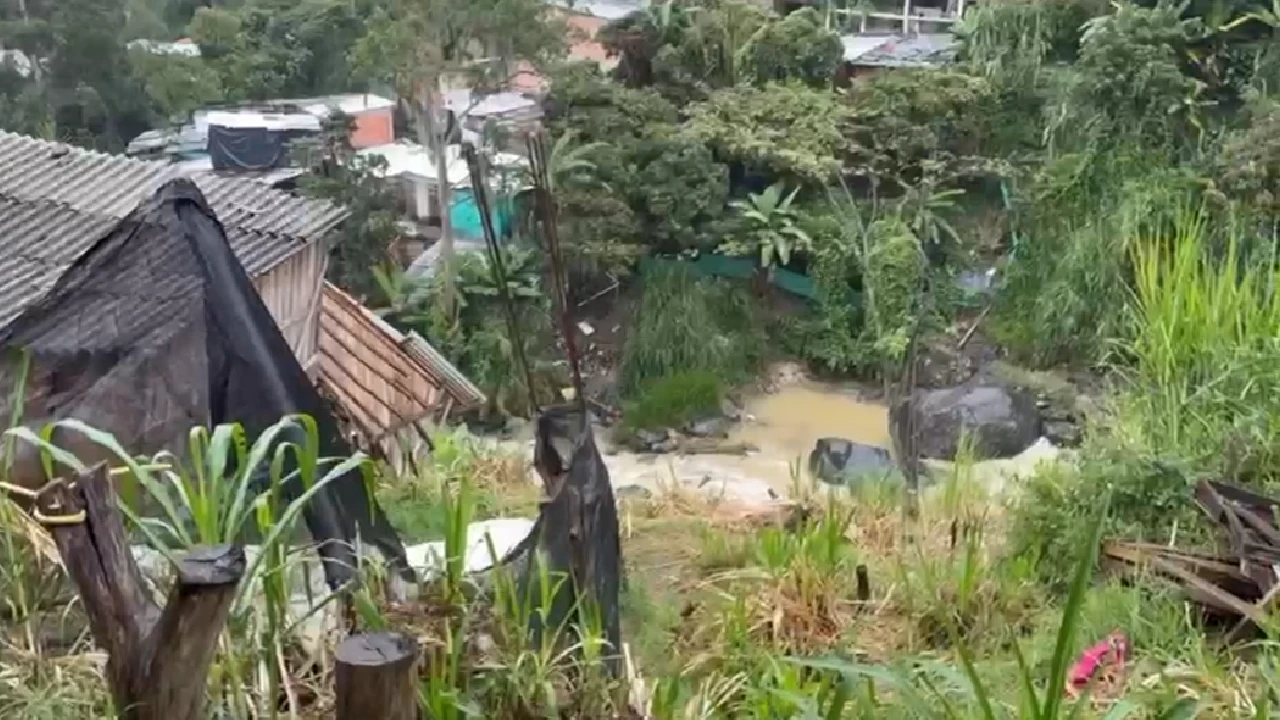 En Santa Margarita 24 familias fueron sensibilizadas por riesgos debido a la cercanía con quebrada La Iguana 1 riesgos-temporada-lluvias-viviendas-santamargarita-ribera-quebrada-laiguana4