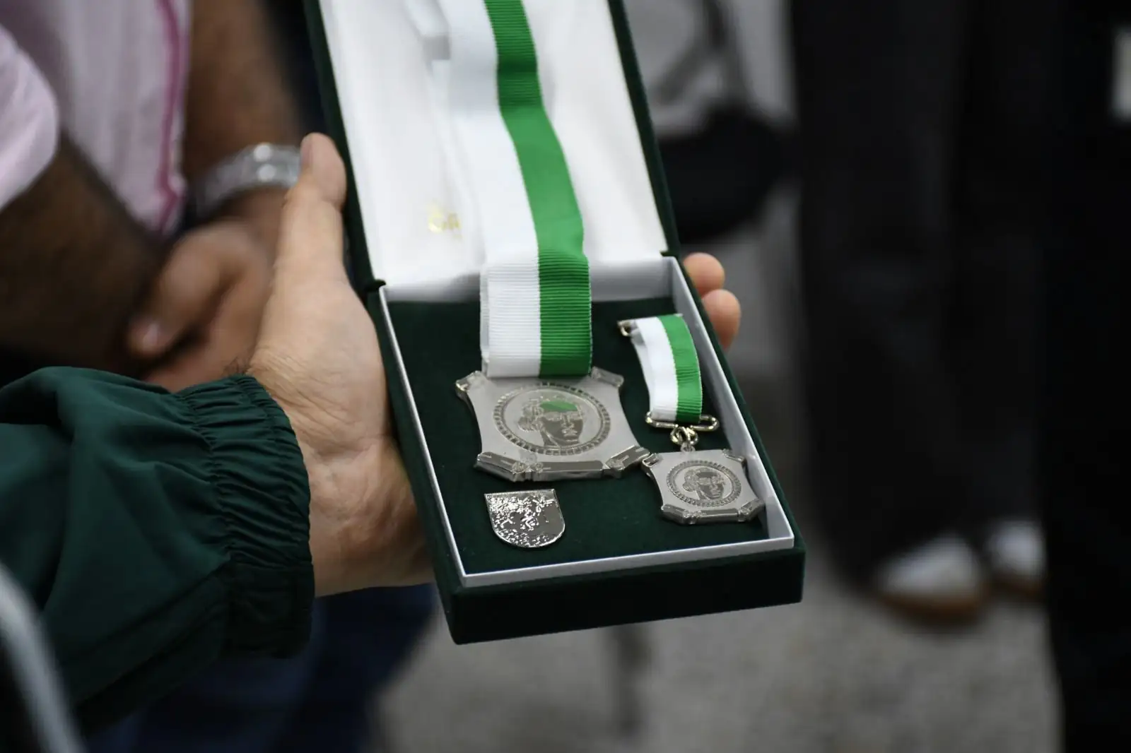 Gobernación de Antioquia condecora con la medalla Atanasio Girardot a oficial del Ejército en Medellín 1 Gobernación de Antioquia condecora con la medalla Atanasio Girardot a oficial del Ejército en Medellín