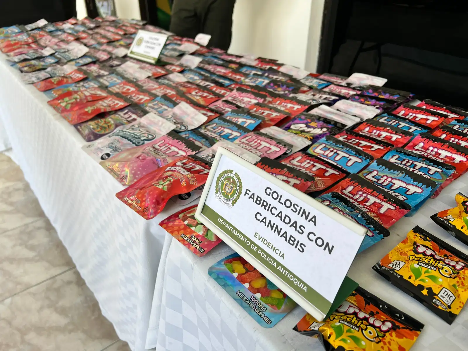 Policía encuentran dulces con cannabis en encomienda dentro de bus intermunicipal en Antioquia 1 Policía encuentran dulces con cannabis en encomienda dentro de bus intermunicipal en Antioquia