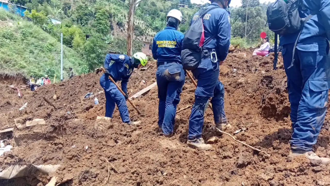 Muy triste: encuentran sin vida a bebé de ocho meses en zona del deslizamiento en Bello 1 Muy triste: encuentran sin vida a bebé de ocho meses en zona del deslizamiento en Bello