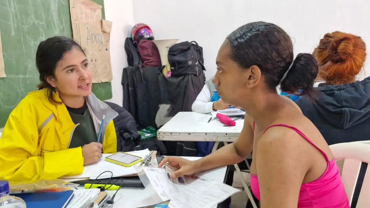 Alcaldía de Medellín refuerza presencia en Villatina tras nuevos movimientos en masa 2 Alcaldía de Medellín refuerza presencia en Villatina tras nuevos movimientos en masa