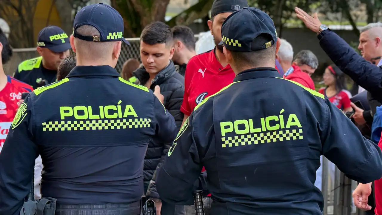Casi mil policías custodiarán el Atanasio Girardot en la final del fútbol profesional colombiano 2 Casi mil policías custodiarán el Atanasio Girardot en la final del fútbol profesional colombiano