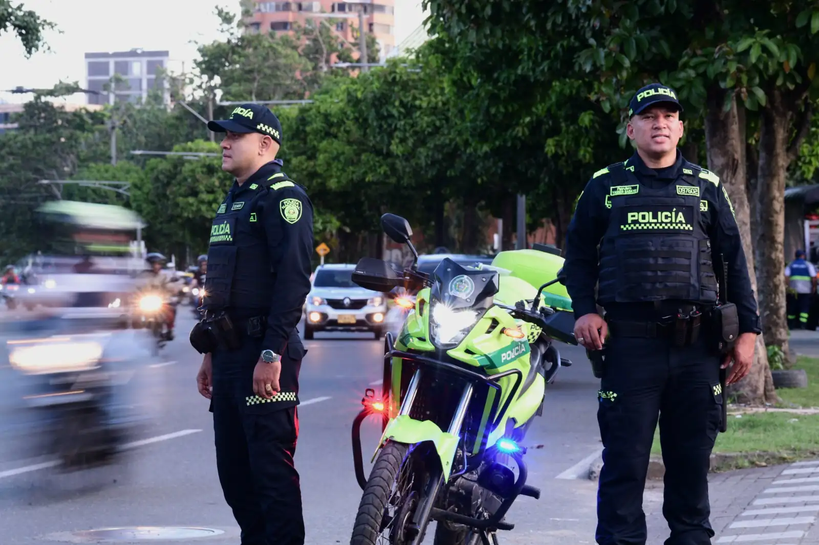 Redada en Laureles deja cinco detenidos y más de 20 de motos inmovilizadas 2 Redada en Laureles deja cinco detenidos y más de 20 de motos inmovilizadas