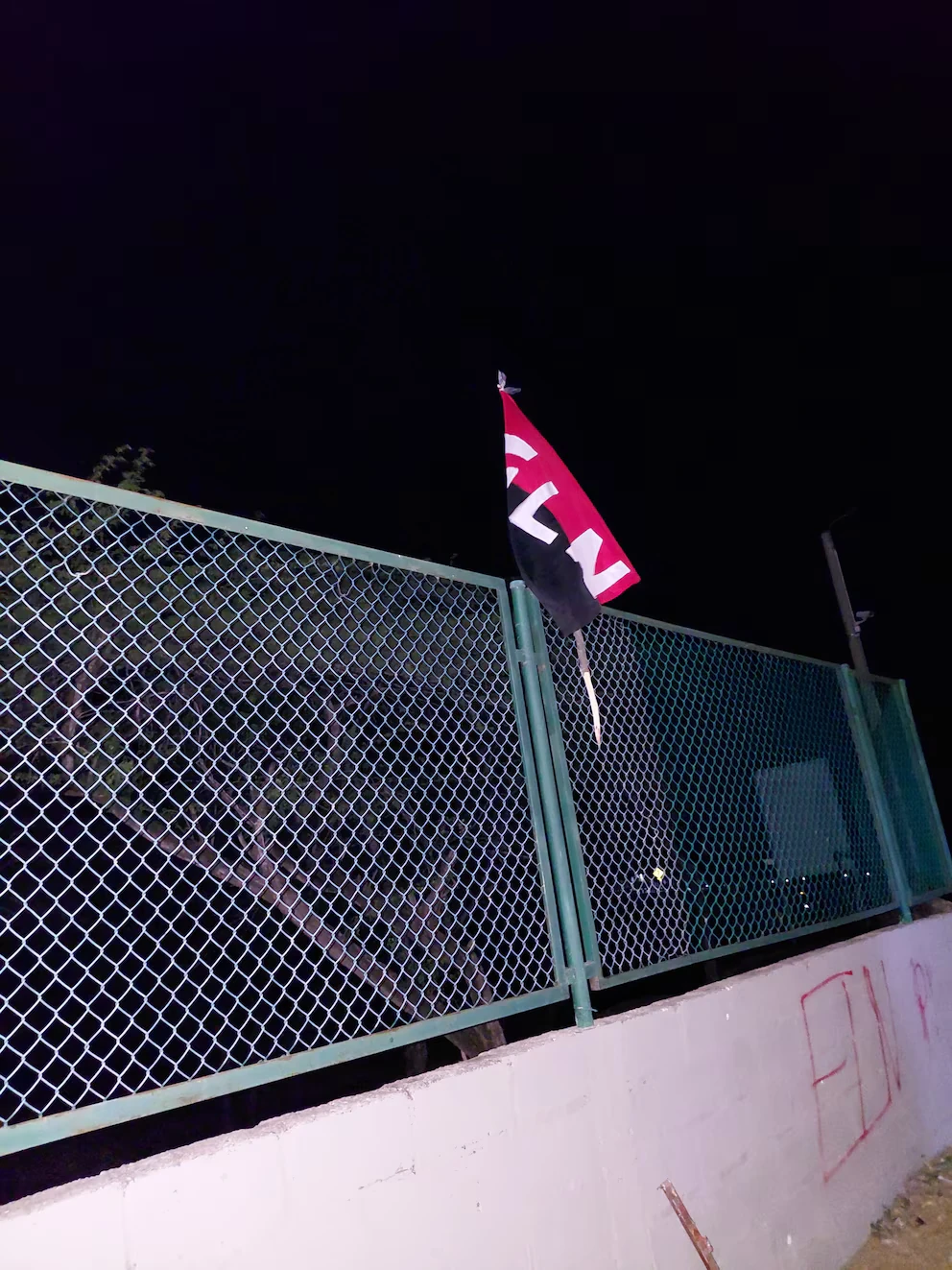 ¡Lamentable! Atentado en el peaje de Alto Pino, La Guajira dejó dos trabajadores muertos y varios heridos 1 Bandera ELN