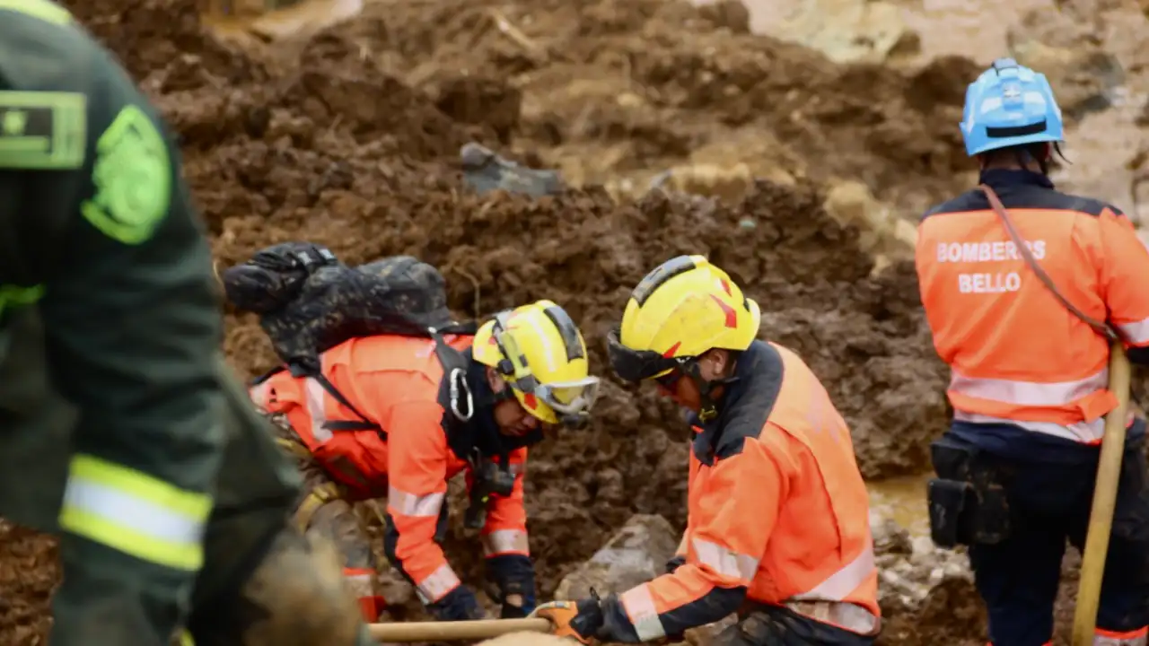 Confirman dos nuevos cuerpos hallados en zona del deslizamiento en la vereda Granizal de Bello