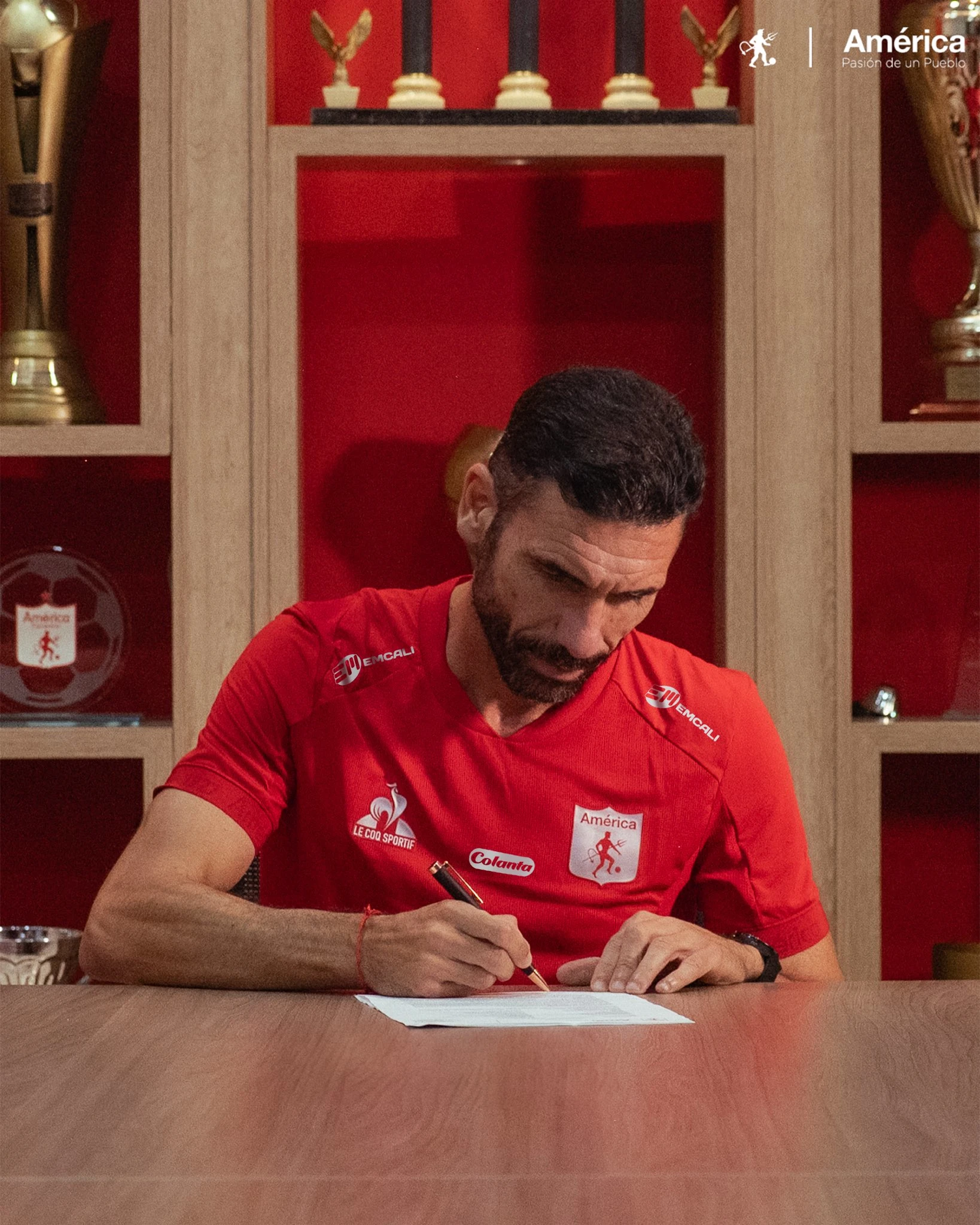 “Un mundialista, con sello del fútbol europeo”: Diego Gabriel Raimondi es nuevo DT del América 1 DT America 2