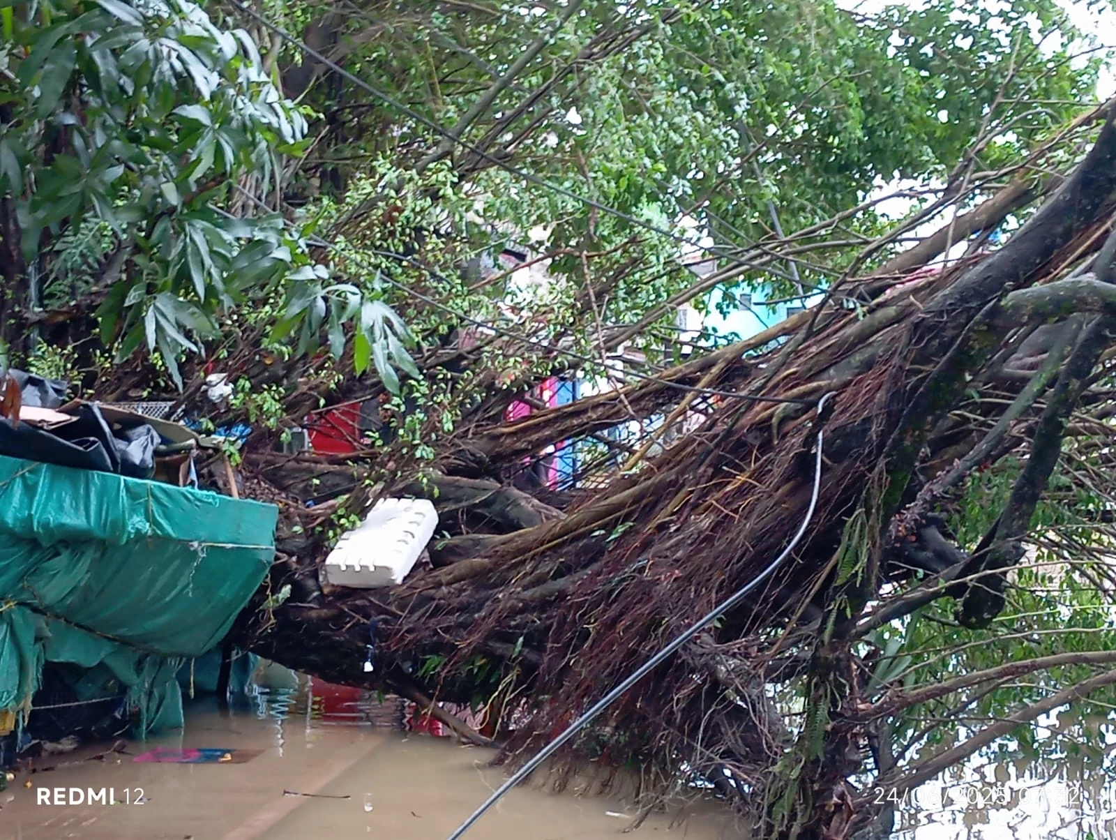 ¡El Bagre bajo el agua! Aumento del caudal del río Nechí y quebrada La Villa causan emergencias en al menos 15 barrios 1 El Bagre 2