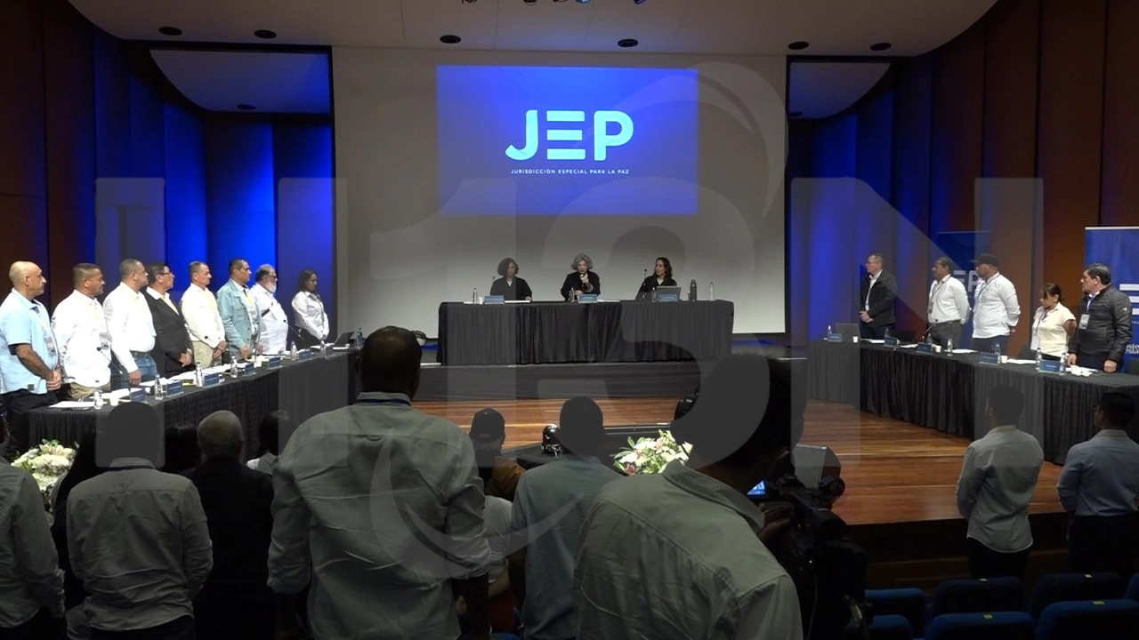 Cara a cara con la verdad: víctimas y comparecientes de las extintas FARC-EP se encuentran en audiencia en Medellín 1 Cara a cara con la verdad: víctimas y comparecientes de las extintas FARC-EP se encuentran en audiencia en Medellín
